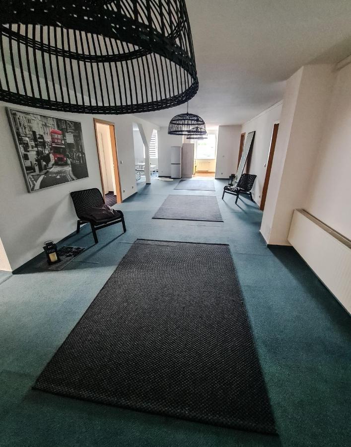 6 Bedroom Private Apartment & Lounge Rostock Extérieur photo